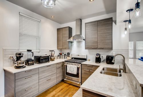 6638 Artesian Ave, Chicago IL 60645-5016 exterior