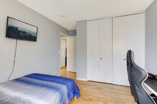 981 Cortland Dr, Saint Paul MN 55124-8910 exterior