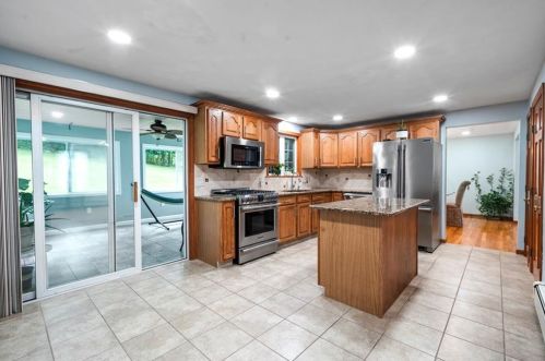 273 Oregon Ave, Woonsocket RI  02895-4959 exterior