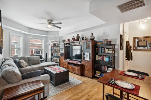 6417 Greenview Ave, Chicago, IL 60626-5053