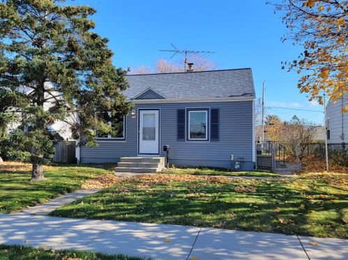 3148 Chase Ave, Milwaukee WI  53207-2636 exterior