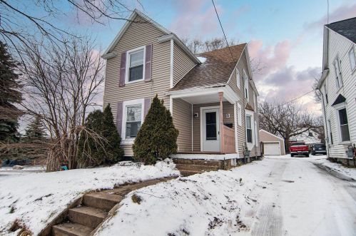 5 Sweet St, Grand Rapids, MI 49505-4631