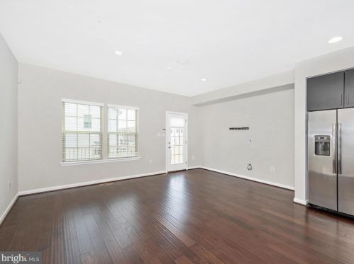 22213 Broadway Ave, Clarksburg MD 20871-3430 exterior