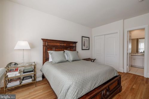 1456 Harvest Xing Dr, Mc Lean VA 22101-5651 exterior