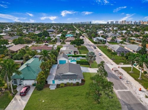 702 107 Ave, Naples FL 34108-1858 exterior