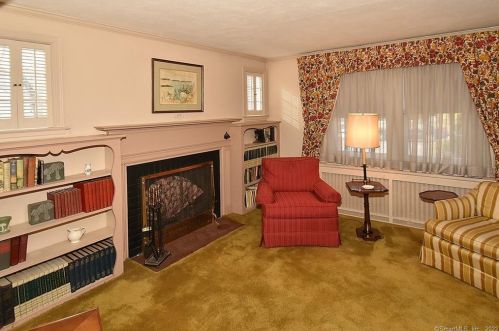 1052 Plymouth St, Windsor CT 06095-3653 exterior