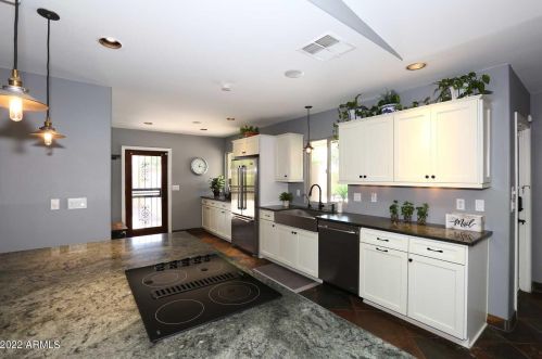 4451 Earll Dr, Phoenix AZ 85031-3821 exterior