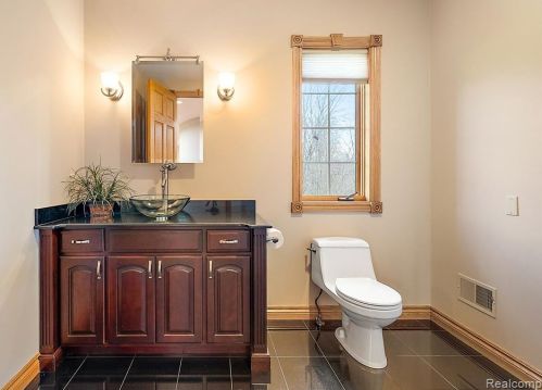 2384 Pebble Crk Dr, Rochester MI 48363-2228 exterior