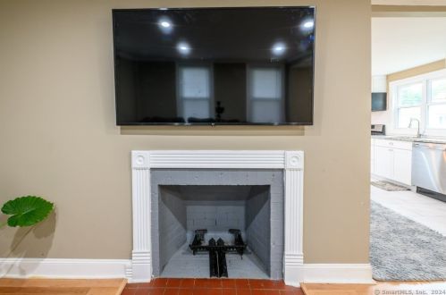 252 Main St, Meriden CT 06451-3859 exterior