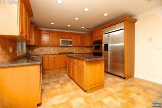 1045 Jassamine Way, West Fort Lee NJ  07024-1621 exterior