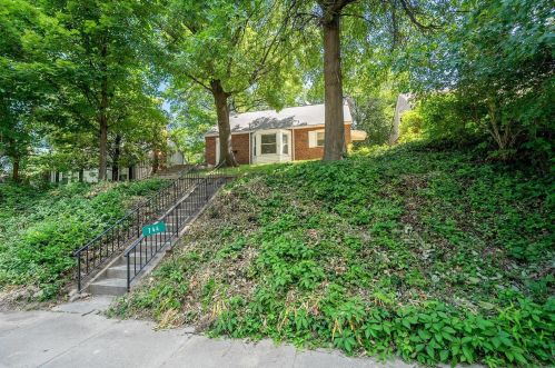 744 Laclede Sta Rd, Saint Louis MO 63117-2048 exterior