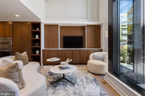 1328 8th St, Washington, DC 20001-4250