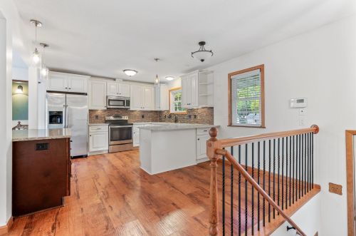 929 Duchess Ln, Saint Paul, MN 55124-8915