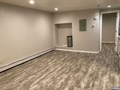 900 River Rd, Edgewater NJ  07020-1280 exterior