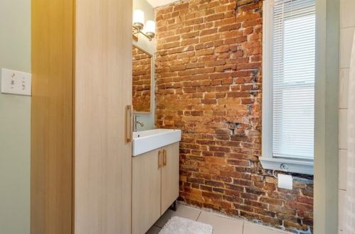 241 38 St, Pittsburgh PA 15201-1807 exterior