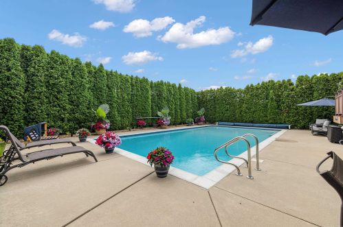 21192 Strawberry Hills Dr, Macomb Township MI 48044-2277 exterior