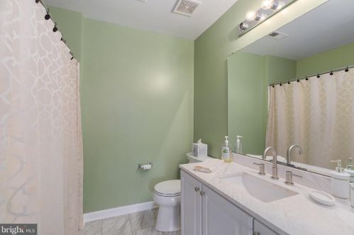 235 Windsor Ct, Quakertown PA 18951-5042 exterior