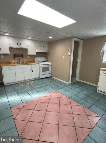 10 Upland Ave, Chester PA 19015-2445 exterior