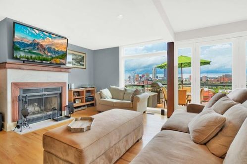 101 Brosville St, Pittsburgh, PA 15203-1450