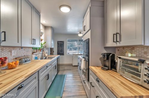 5047 39 Dr, Phoenix AZ 85029-3002 exterior