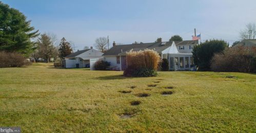 22 Lincoln Dr, Hanover PA 17331-4906 exterior