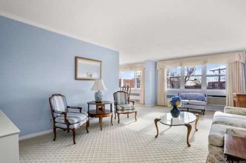 5 Putnam Hl, Greenwich CT exterior