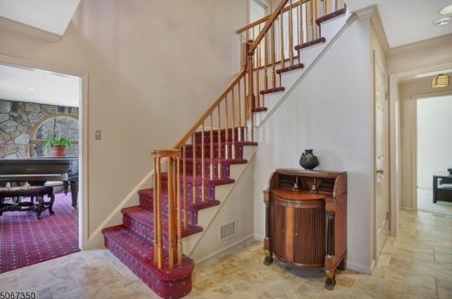 2 Brookside Dr, Warren, NJ 07059-7008