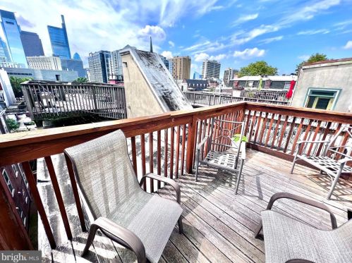 1724 Green St, Philadelphia PA 19130-3976 exterior