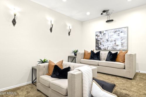 527 Briles Rd, Phoenix AZ  85085-0632 exterior