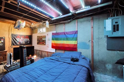 23 Horace St, Manchester CT 06040-6423 exterior