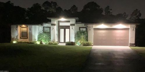 709 12th St, Naples, FL 34117-9401