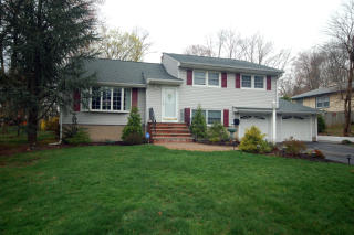 81 Macdonald Dr, Wayne, NJ 07470-3915