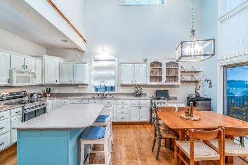 952 Eagle Lk Dr, Kalamazoo MI 49009-8429 exterior