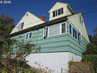 1533 74th Ave, Portland, OR 97213-6738