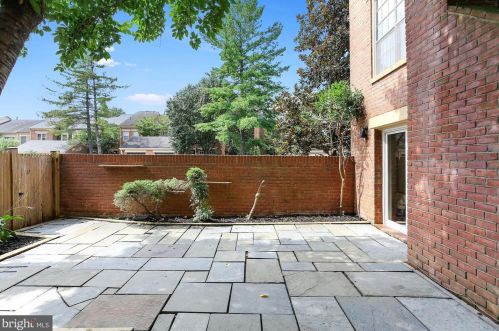 1454 Mclean Mews Ct, Mc Lean VA  22101-3824 exterior