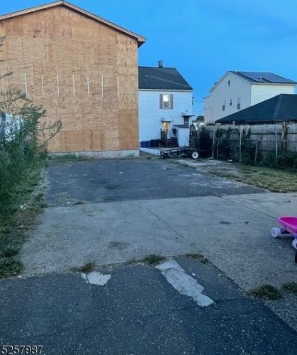 201 24th St, Paterson NJ 07514-2128 exterior