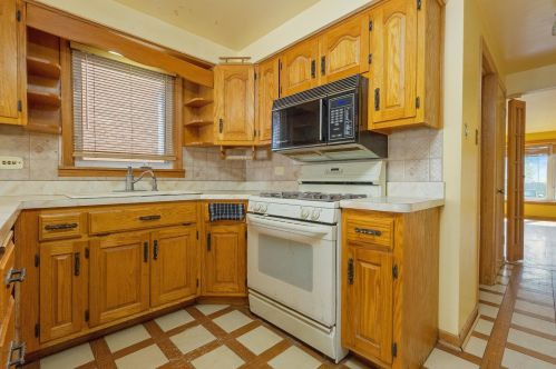 6022 Kilpatrick Ave, Chicago IL 60629-5637 exterior