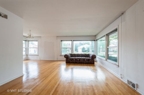 5601 Mozart St, Chicago, IL 60659-4822