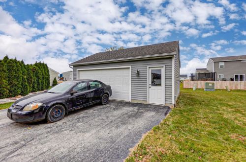 2227 Frst Rdg Dr, Hebron OH 43025-8000 exterior