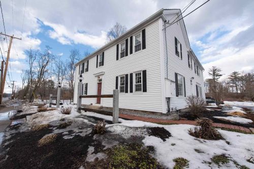 148 King St, Concord, NH 03303-2104