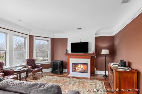 440 Fulton St, Grand Rapids MI 49546-1368 exterior