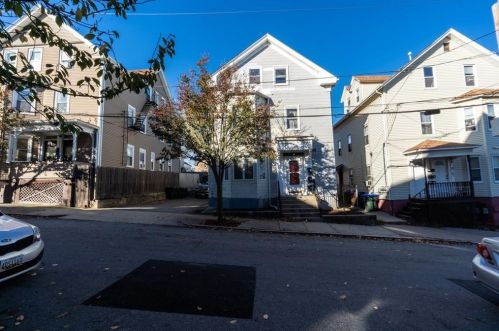 84 Preston St, Providence, RI 02906-3817