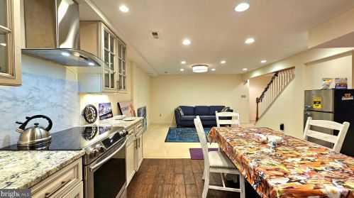 17815 Fraley Farm Rd, Rockville MD 20855-1664 exterior