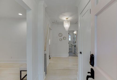 239 Midvale Dr, Atlanta GA  30342-3326 exterior