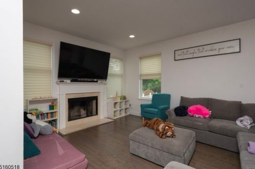 68 Terrace Ave, Town Center NJ  07052-3662 exterior