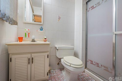 7 Meredith Rd, Edison NJ 08817-2231 exterior