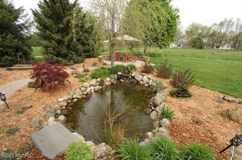 7408 Dunross Dr, Kalamazoo MI 49024-7412 exterior