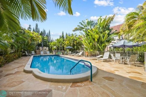 660 Dover St, Boca Raton, FL 33487-3136