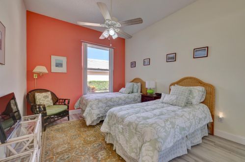 1553 Amherst Dr, Fort Pierce FL 34986-2413 exterior