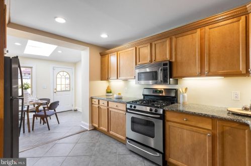 1915 Carpenter St, Philadelphia PA 19146-2615 exterior